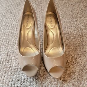 Bandolino Rainaa Pump, peep toe, size 7.5M